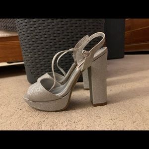 Silver sparkle 5in platform shoes size 7.5